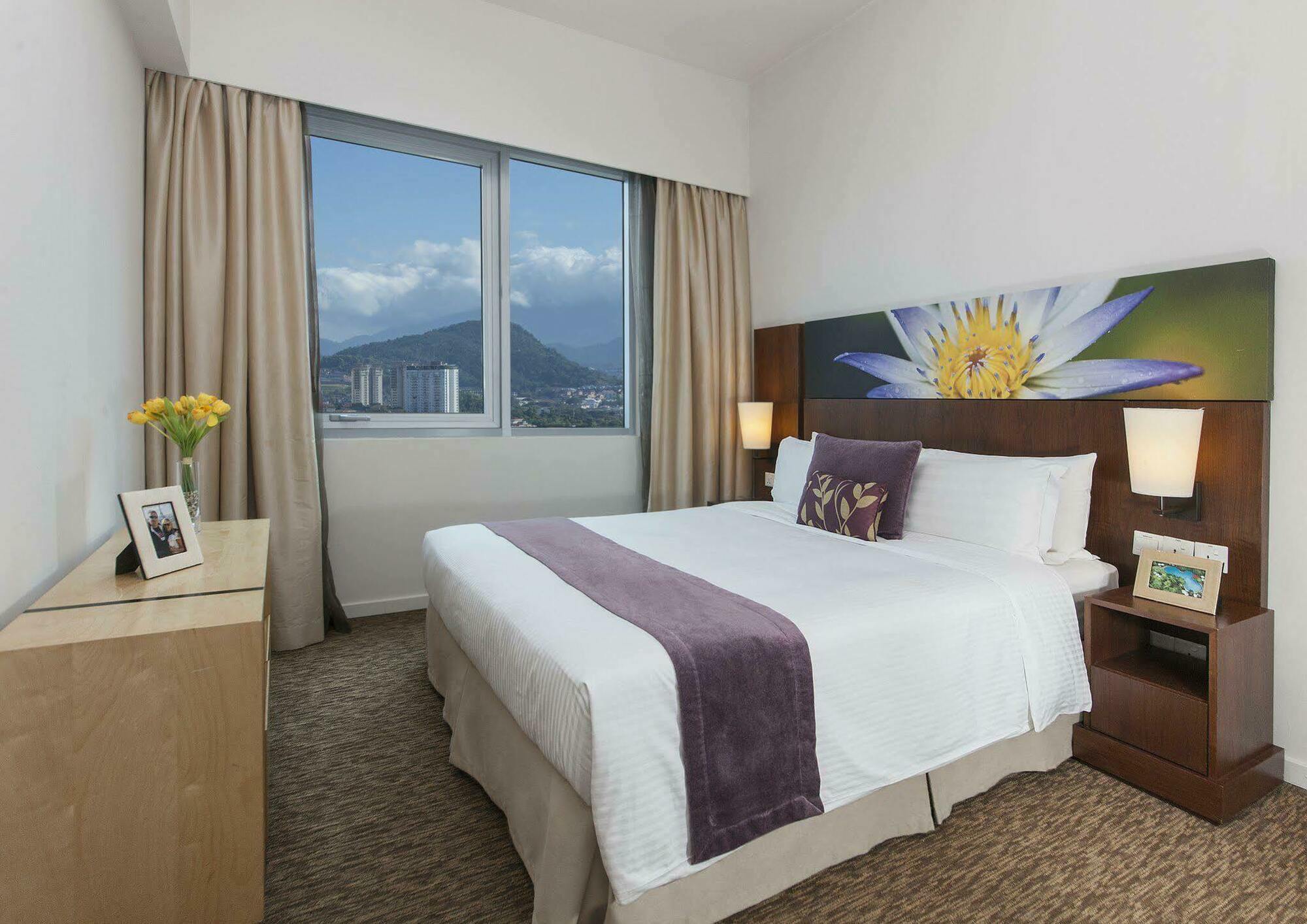 Somerset Hotel 4*